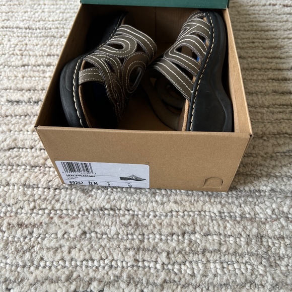 Clarks Bendables Metallic Lexi Sycamore Sandals, size 11 - Picture 6 of 6